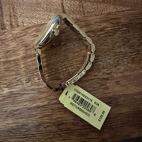 Marc Jacobs Gold Watch - Picture 6 of 6